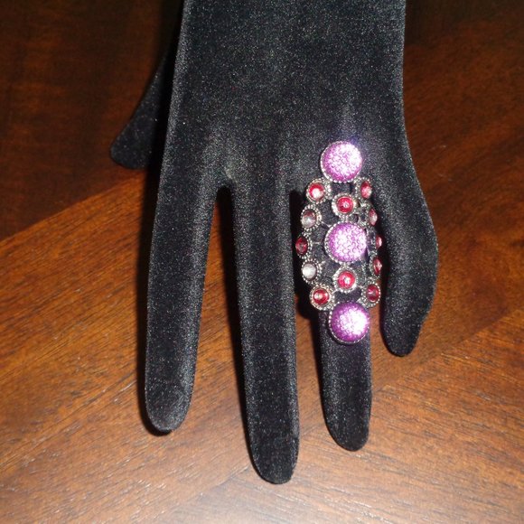 Beautiful purple statement ring- costume jewelry - Picture 10 of 12
